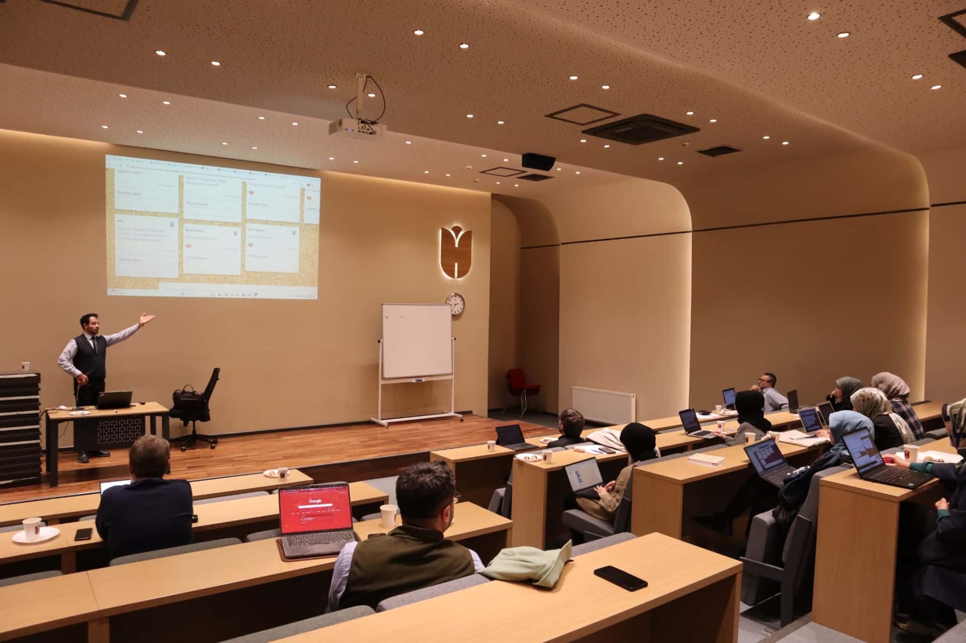 Üniversitemizde Akademisyenlere Yönelik Teknoloji Destekli Aktif Öğrenme Eğitimi Gerçekleştirildi