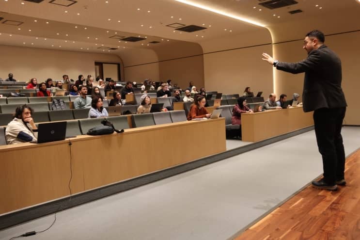 Üniversitemiz Mensuplarından ChatGPT ve Gemini Destekli Bibliyometrik Analizi Eğitimine Yoğun İlgi