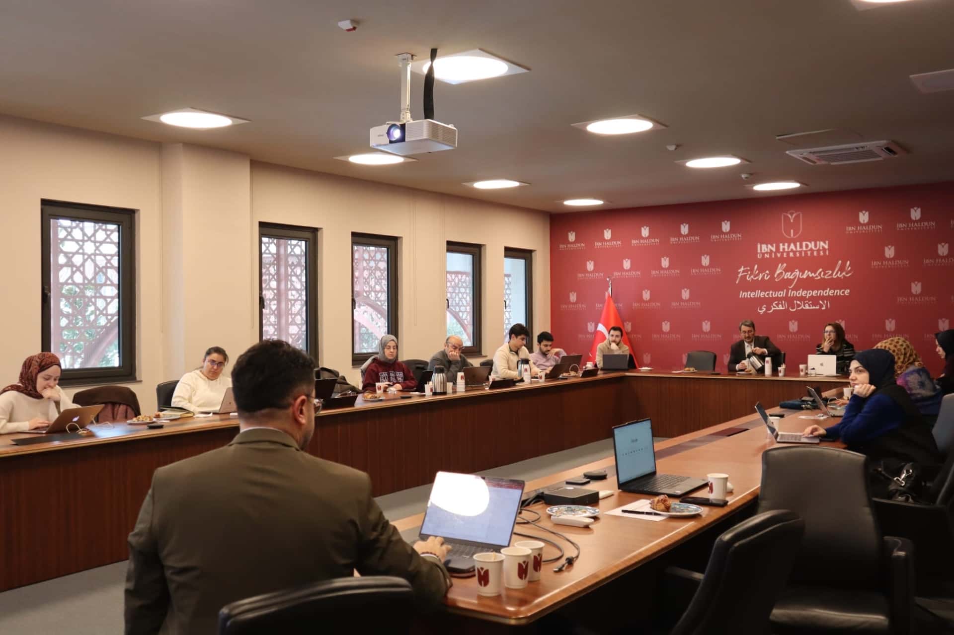 Uygulama ve Araştırma Merkezlerine Yönelik ChatGPT ve Gemini Destekli Bibliyometrik Analiz Eğitimi Gerçekleştirildi